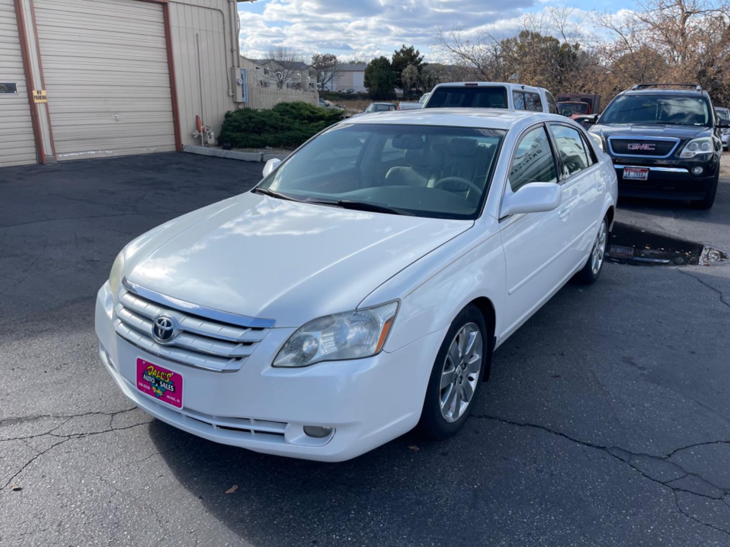 2006 Alpine White /Tan Toyota Avalon XLS (4T1BK36B26U) with an 3.5 V6 engine, AT transmission, located at 813 E Fairview Ave, Meridian , ID, 83642, (208) 336-8230, 43.618851, -116.384010 - Photo#2